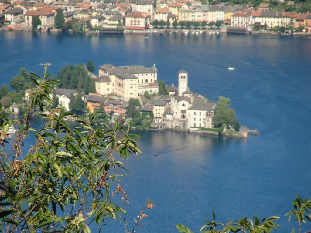 Emy Lake Orta Pella Exterior photo